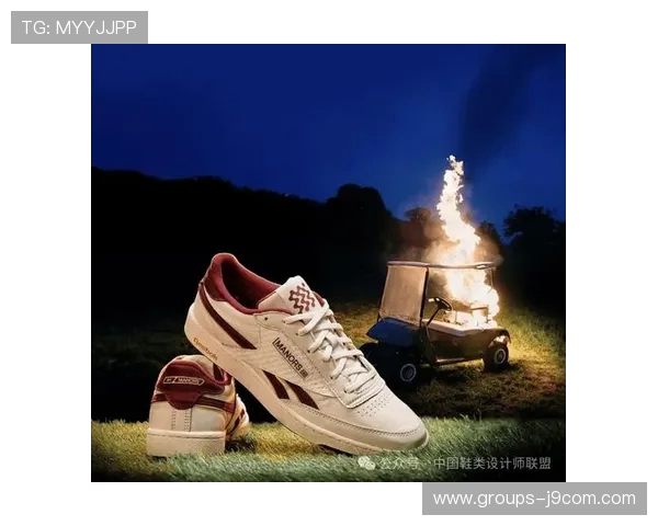 聚焦足球衣定制蓝色李宁创新设计与运动潮流解析趋势发展亮点探秘